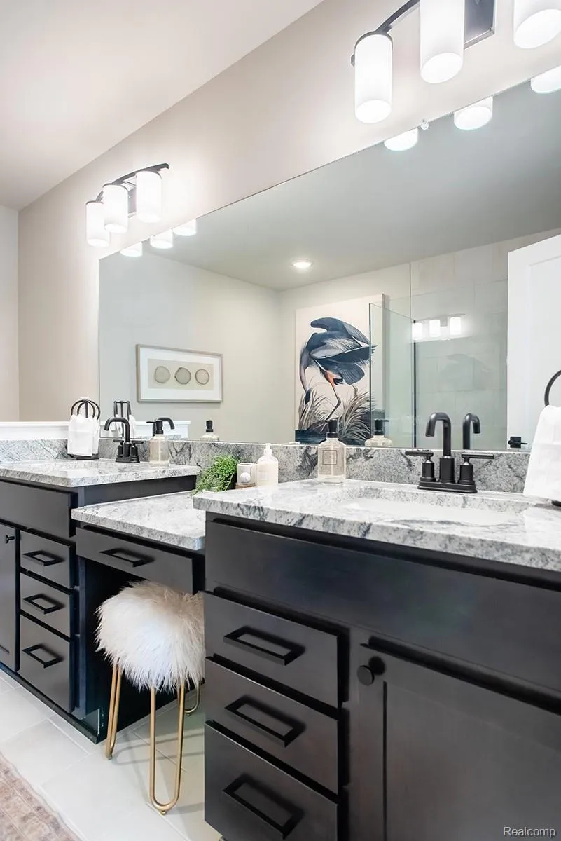 5 Grandview Circle #70 White Lake Charter Township, MI 48386