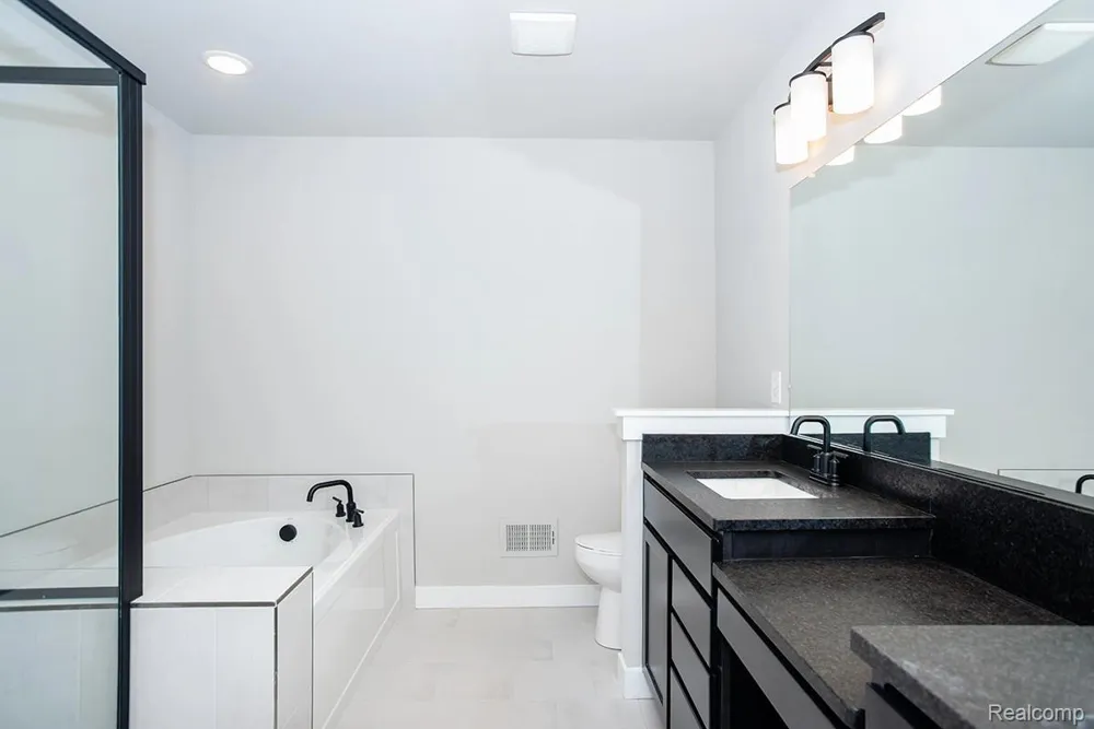 5 Grandview Circle #70 White Lake Charter Township, MI 48386