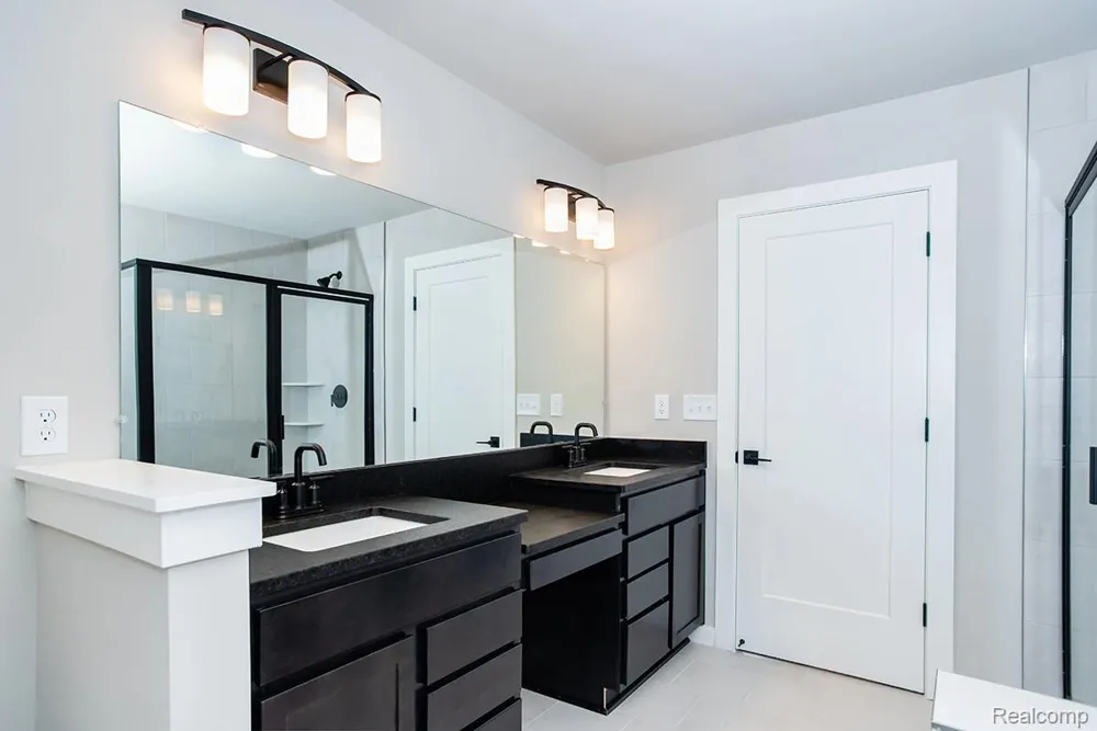 5 Grandview Circle #70 White Lake Charter Township, MI 48386