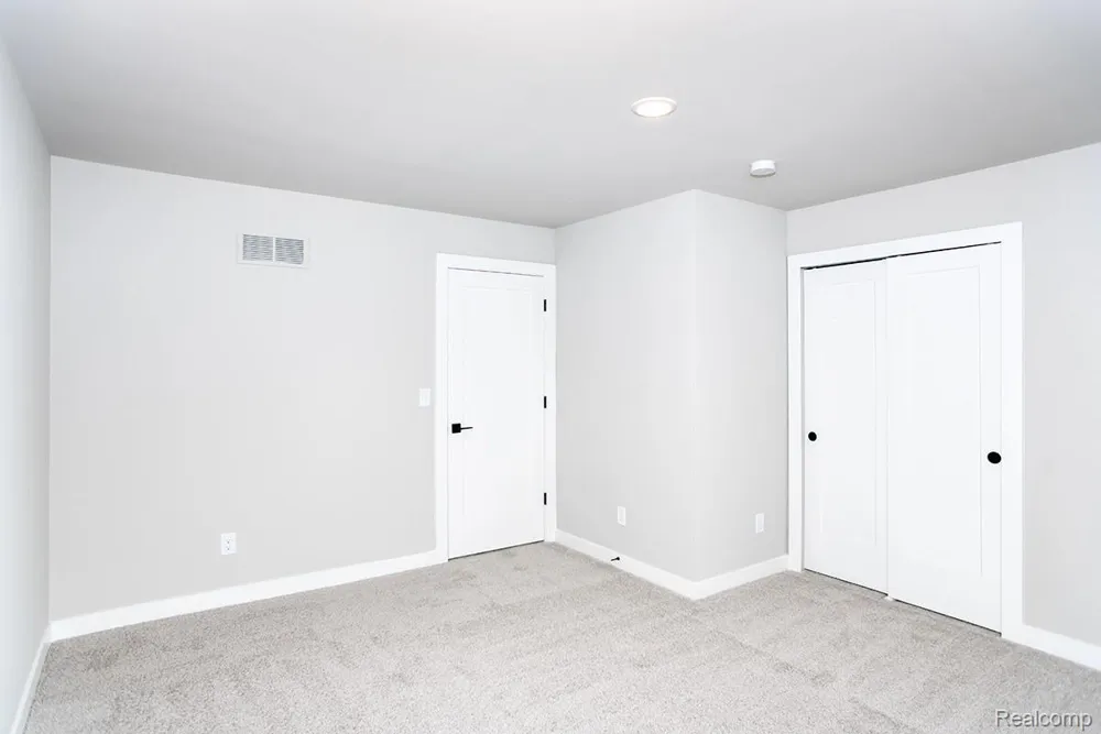 5 Grandview Circle #70 White Lake Charter Township, MI 48386