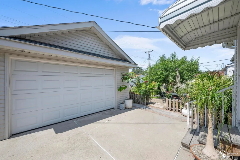 4164 Duplex Avenue Lincoln Park City, MI 48146