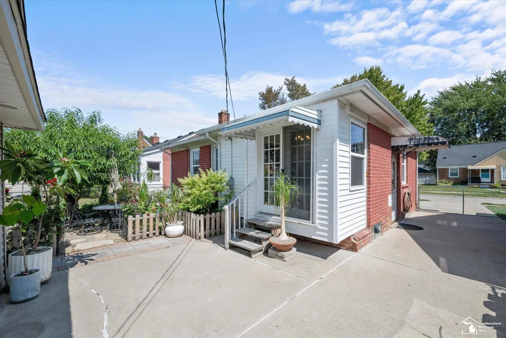 4164 Duplex Avenue Lincoln Park City, MI 48146