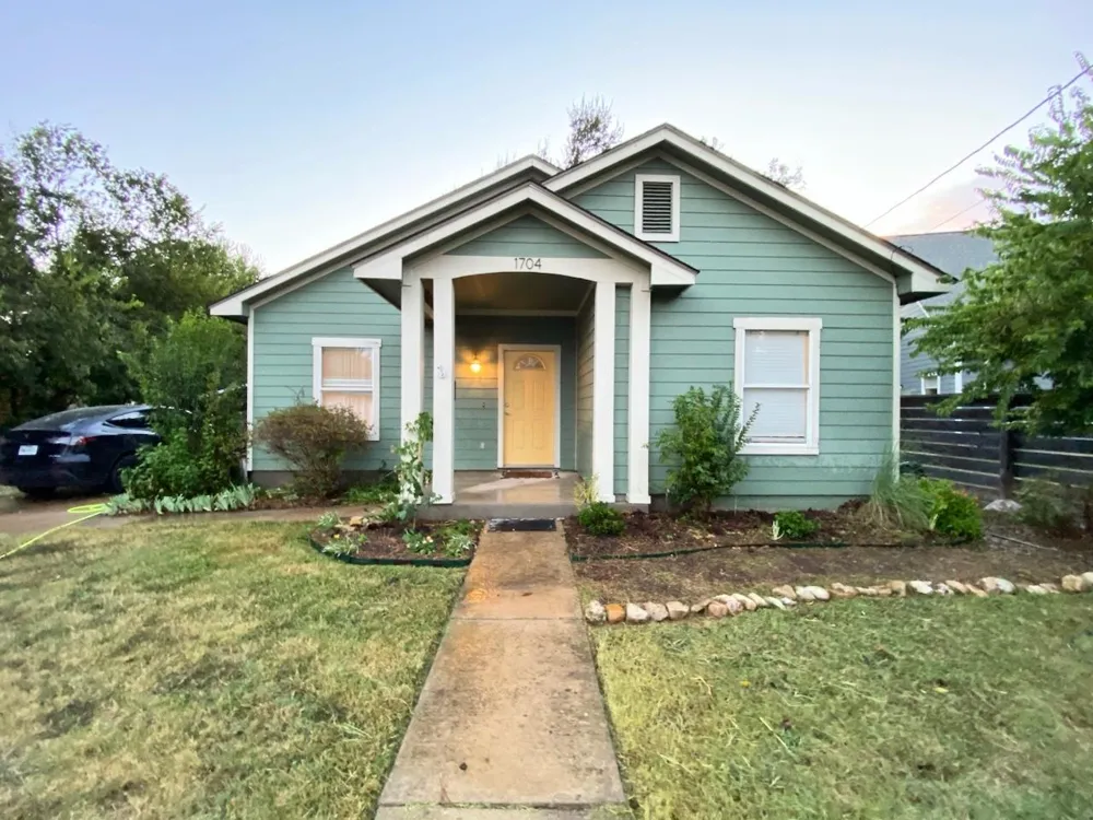 1704 S College Street Georgetown, TX 78626