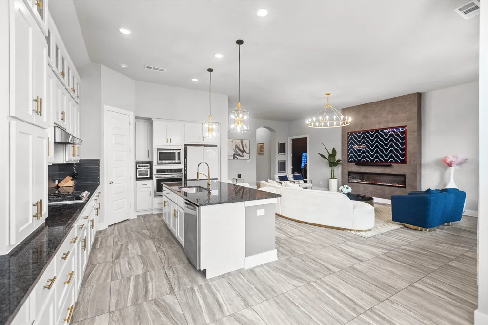 1124 Walker Way Aubrey, TX 76227