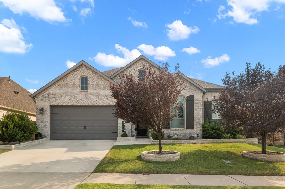 1124 Walker Way Aubrey, TX 76227