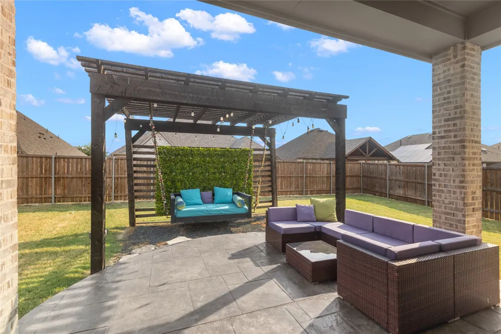 1124 Walker Way Aubrey, TX 76227