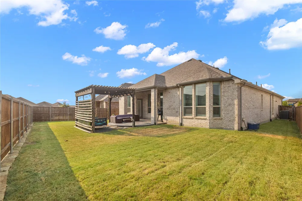 1124 Walker Way Aubrey, TX 76227