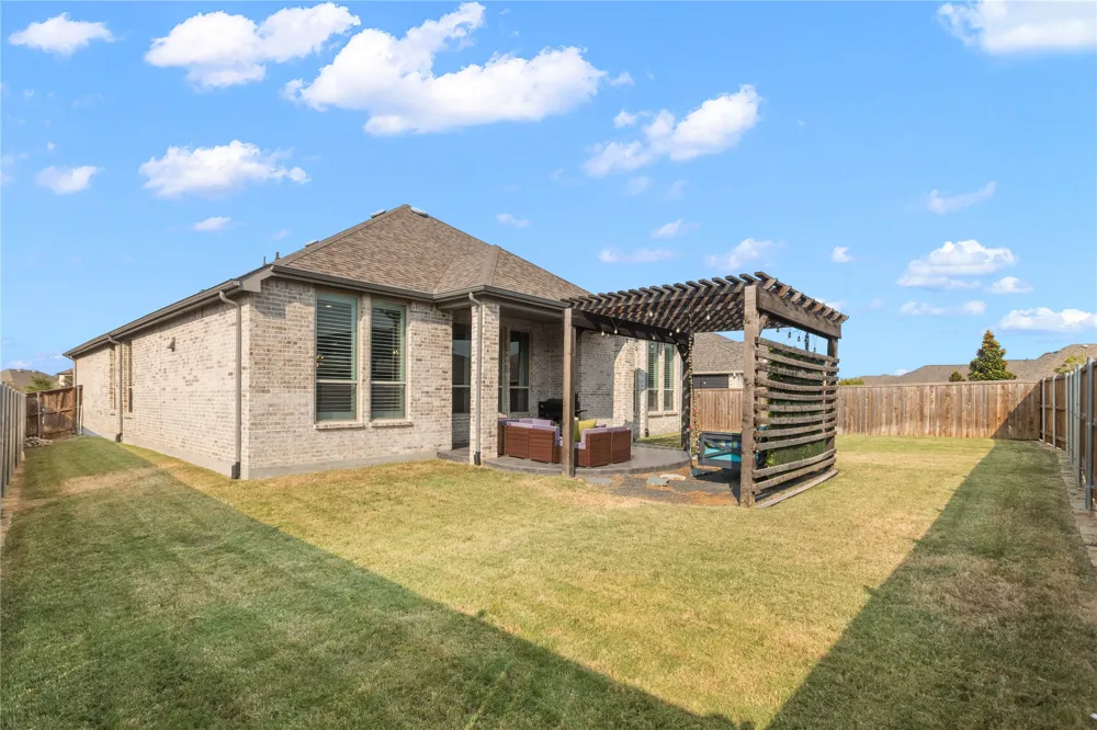 1124 Walker Way Aubrey, TX 76227