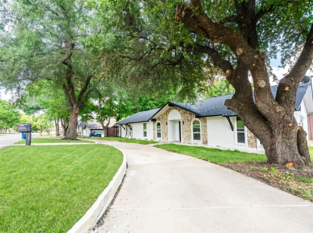 925 Lake North Road Rowlett, TX 75089