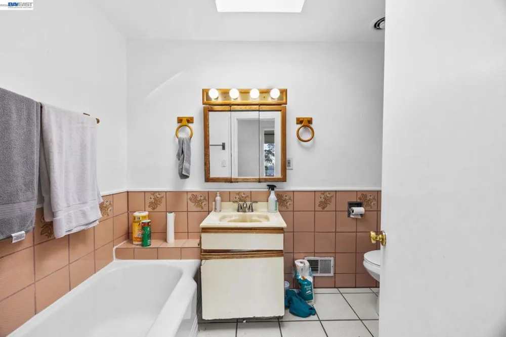 1012 Contra Costa Dr El Cerrito, CA 94530