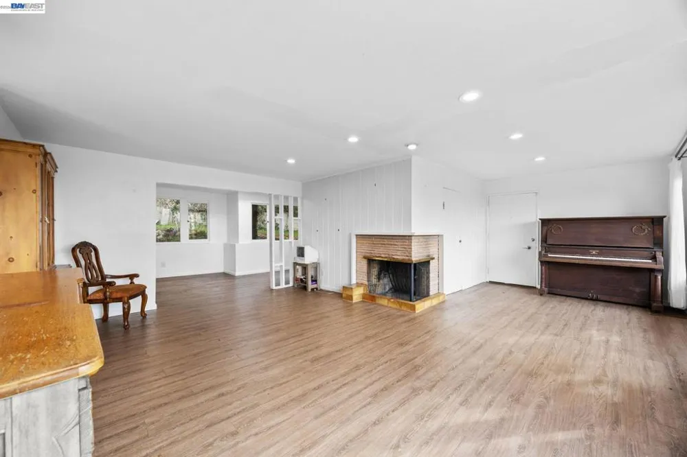 1012 Contra Costa Dr El Cerrito, CA 94530