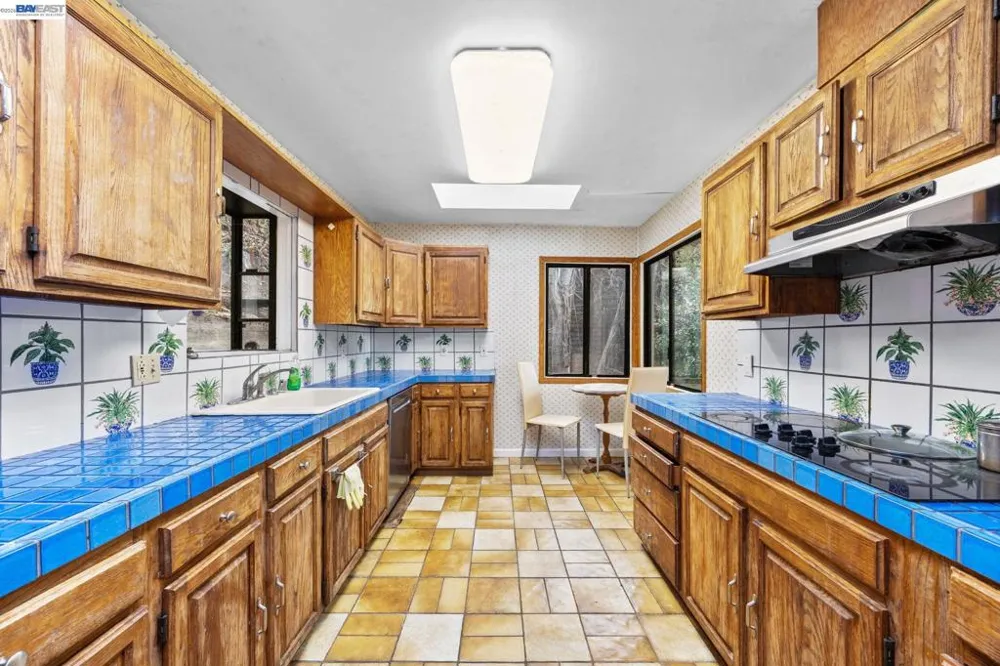 1012 Contra Costa Dr El Cerrito, CA 94530