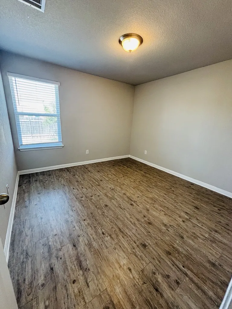 1404 Walden Pond Drive Pflugerville, TX 78660
