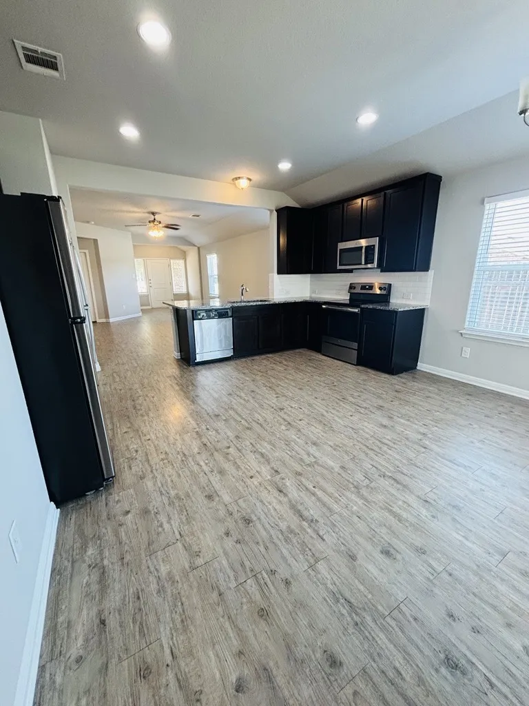 1404 Walden Pond Drive Pflugerville, TX 78660