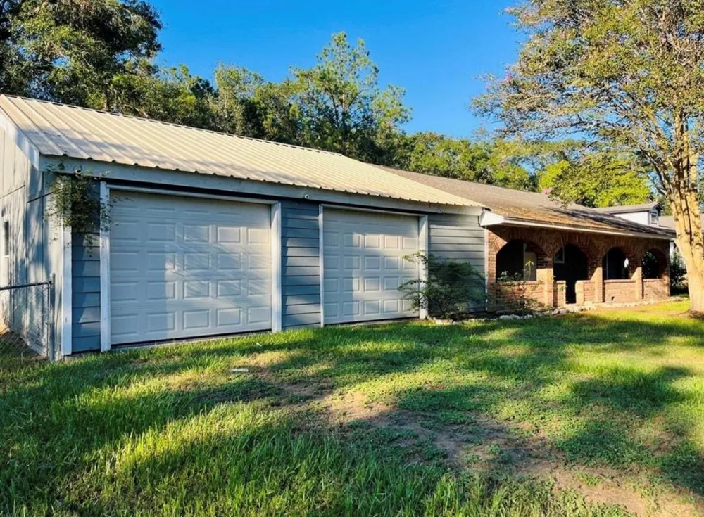 142 County Road 322 Cleveland, TX 77327