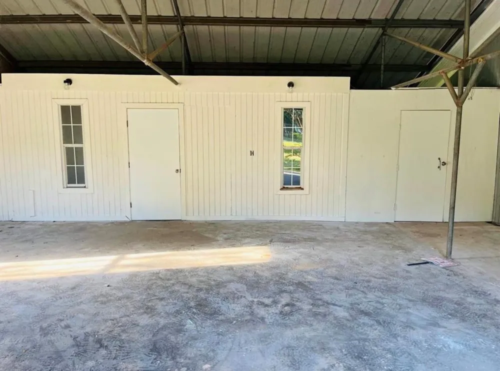 142 County Road 322 Cleveland, TX 77327