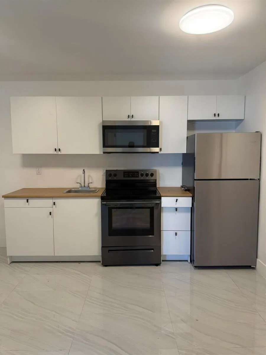 8211 BISCAYNE BOULEVARD #2 Miami, FL 33138
