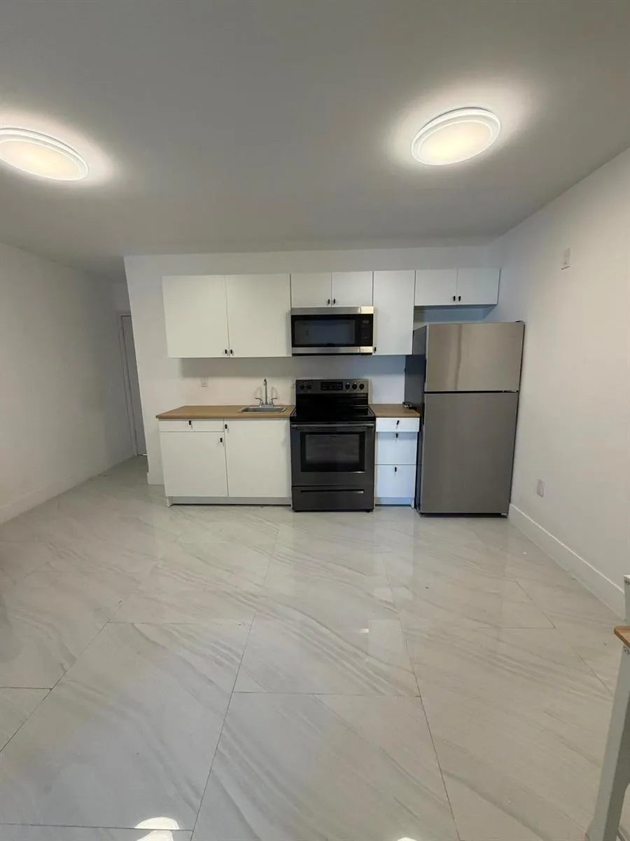 8211 BISCAYNE BOULEVARD #2 Miami, FL 33138