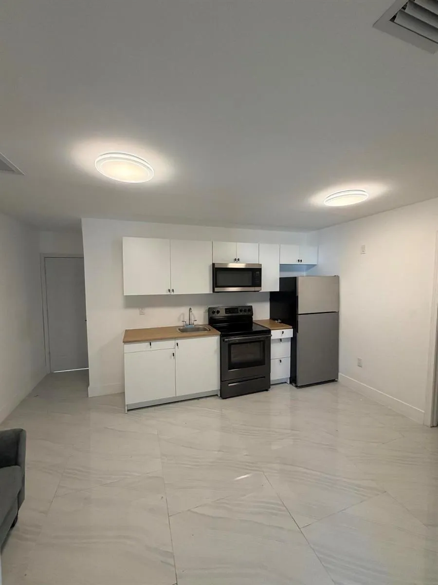 8211 BISCAYNE BOULEVARD #2 Miami, FL 33138