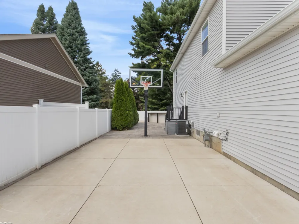 53053 Washington Street New Baltimore City, MI 48047