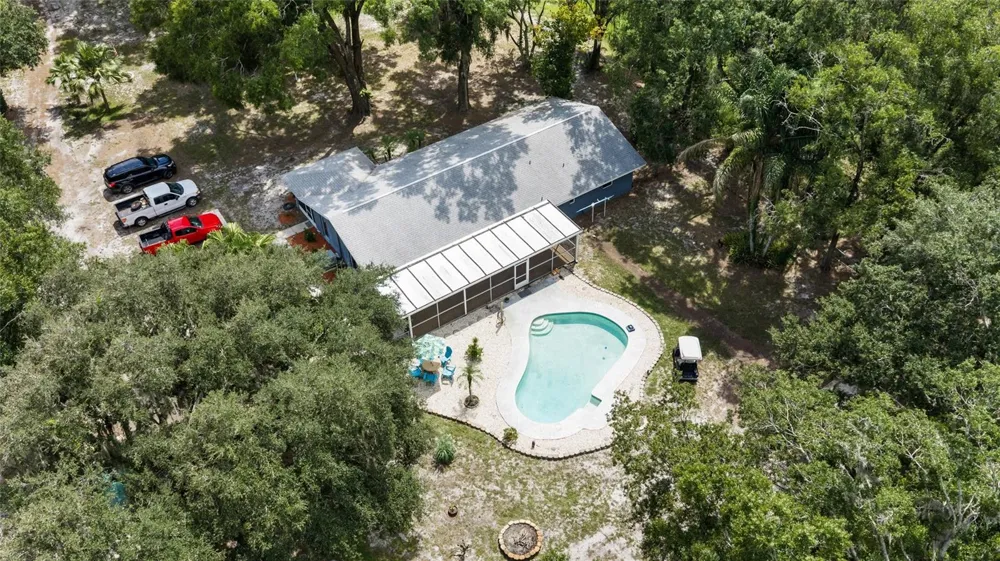 7402 W KNIGHTS GRIFFIN ROAD Plant City, FL 33565