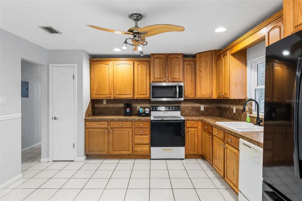 7402 W KNIGHTS GRIFFIN ROAD Plant City, FL 33565