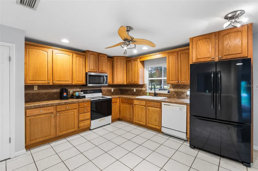 7402 W KNIGHTS GRIFFIN ROAD Plant City, FL 33565