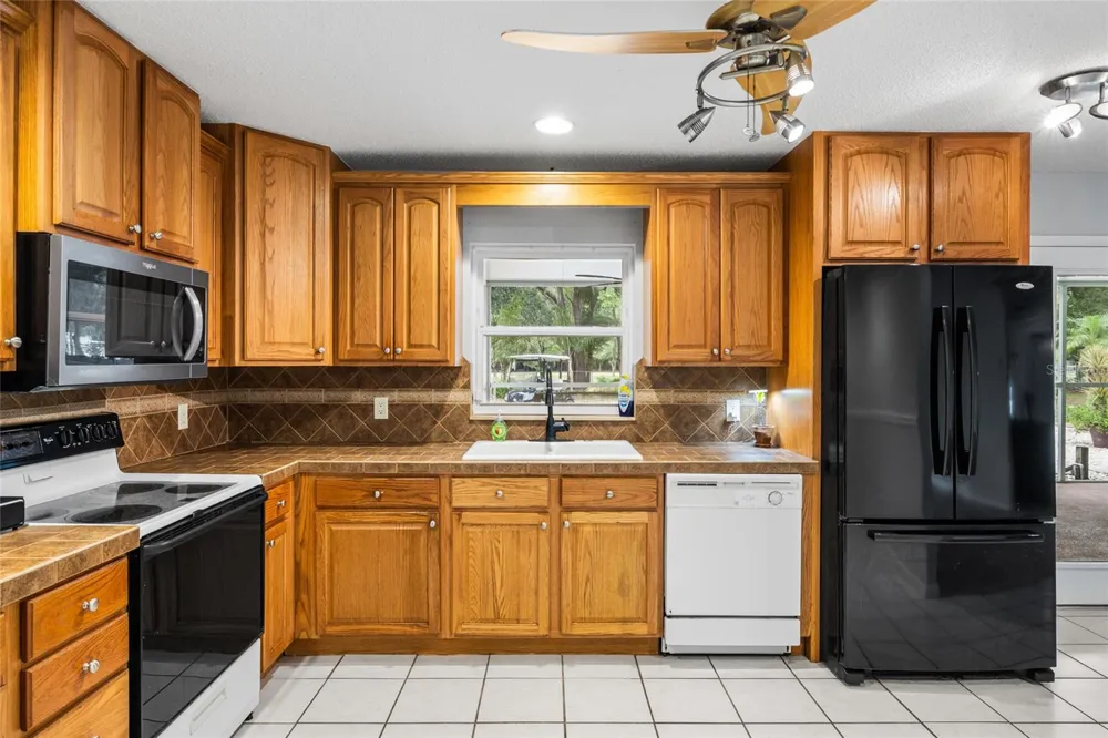 7402 W KNIGHTS GRIFFIN ROAD Plant City, FL 33565