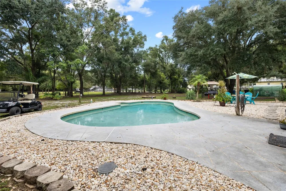 7402 W KNIGHTS GRIFFIN ROAD Plant City, FL 33565