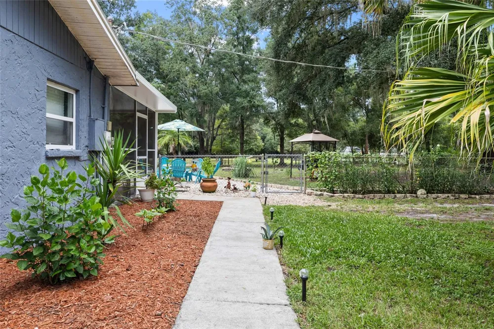 7402 W KNIGHTS GRIFFIN ROAD Plant City, FL 33565