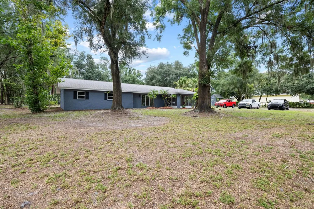 7402 W KNIGHTS GRIFFIN ROAD Plant City, FL 33565