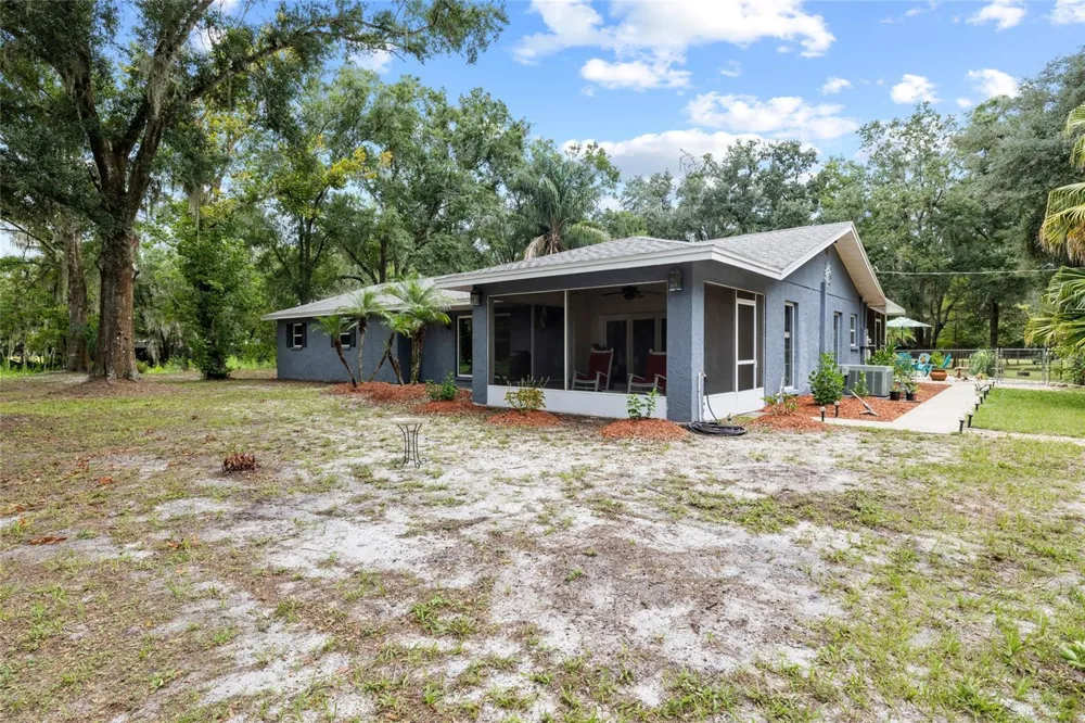 7402 W KNIGHTS GRIFFIN ROAD Plant City, FL 33565
