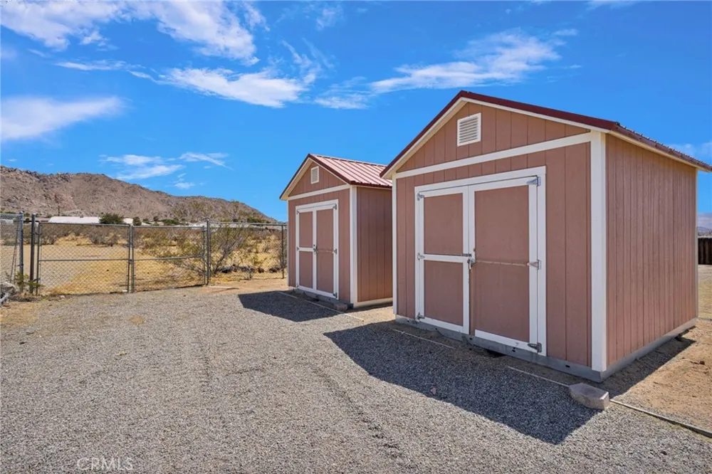 17025 Candlewood Road Apple Valley, CA 92307