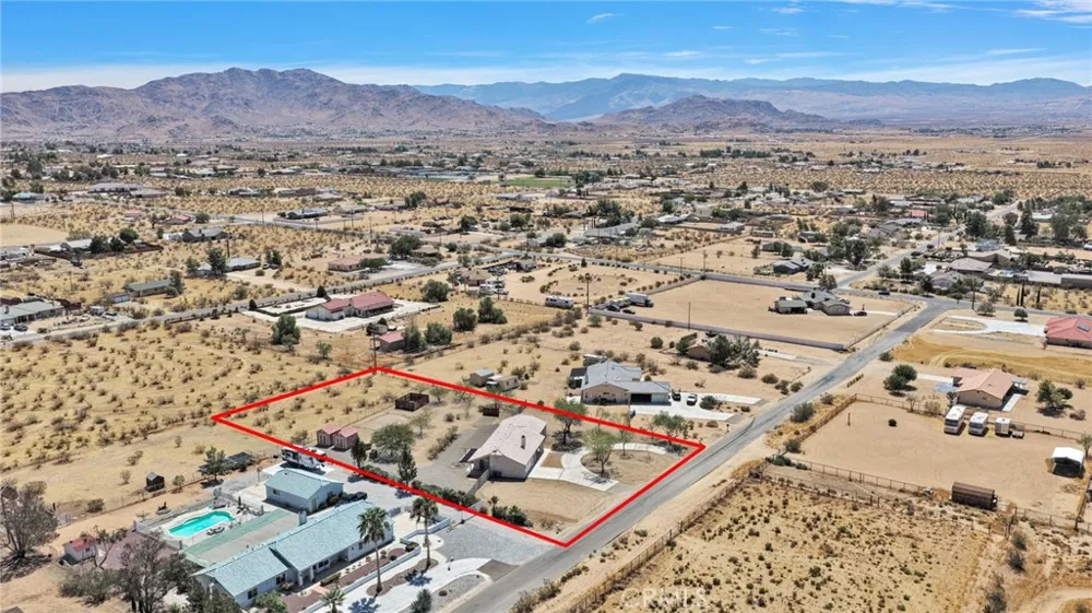 17025 Candlewood Road Apple Valley, CA 92307