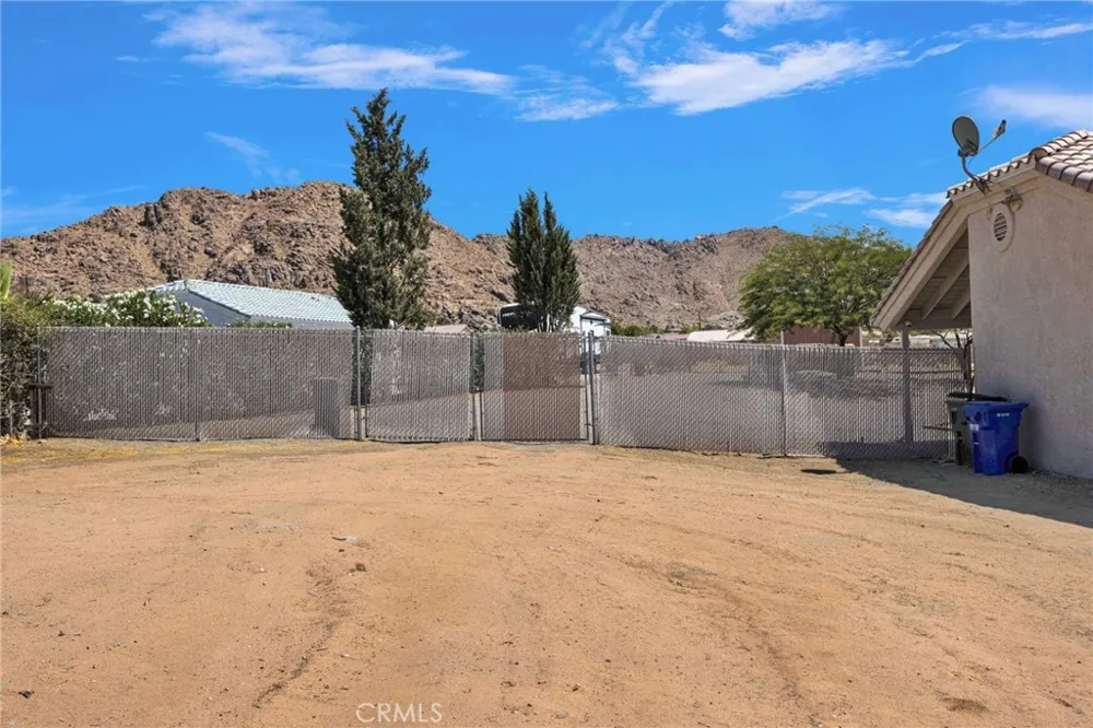 17025 Candlewood Road Apple Valley, CA 92307