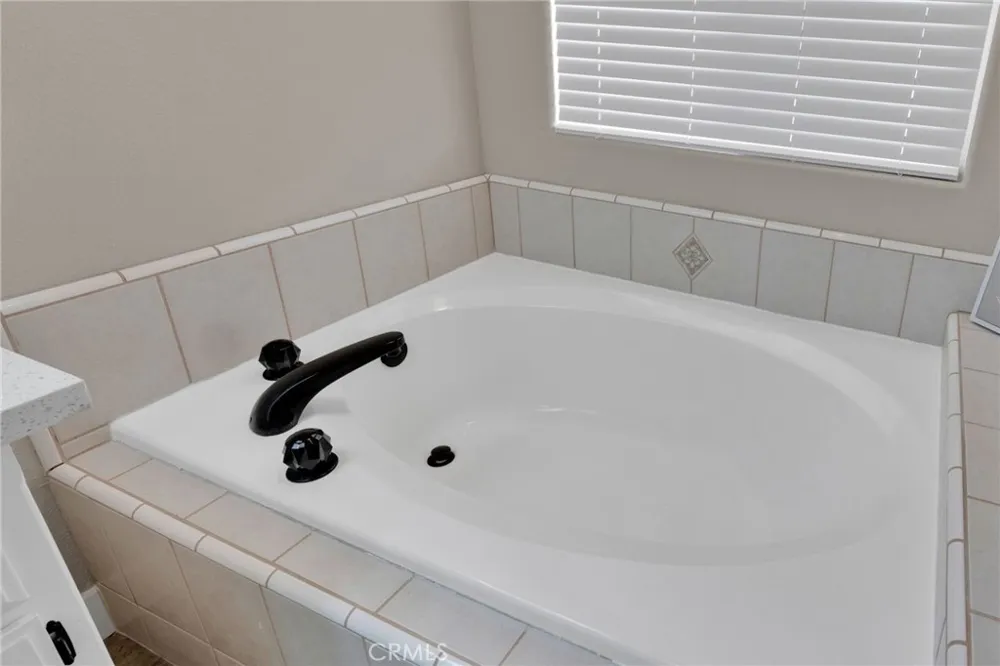 17025 Candlewood Road Apple Valley, CA 92307