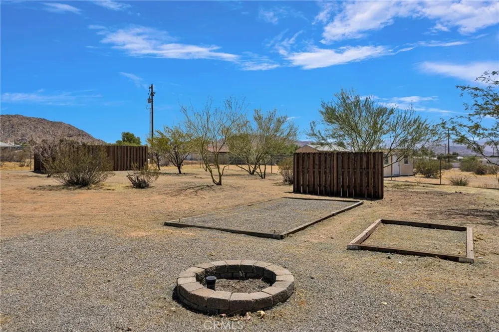 17025 Candlewood Road Apple Valley, CA 92307
