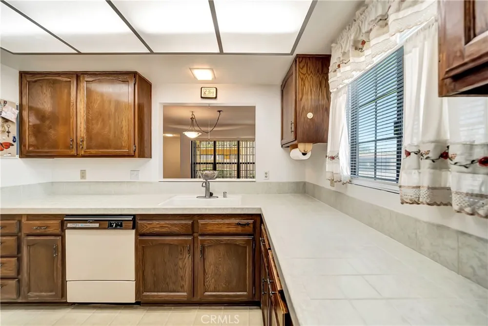 1543 W Avenue L #1 Lancaster, CA 93534