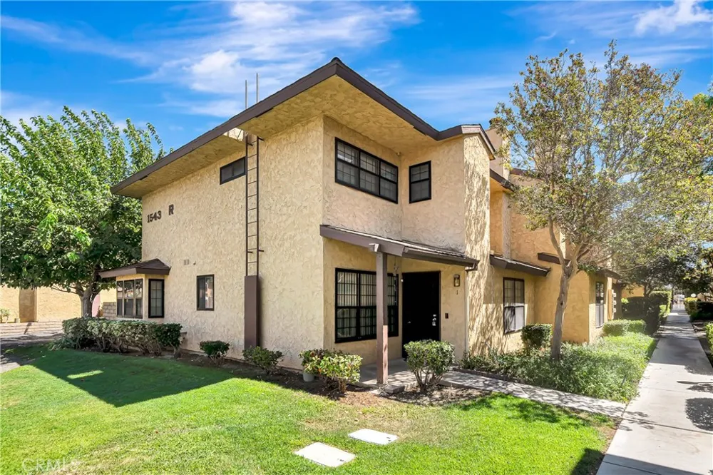 1543 W Avenue L #1 Lancaster, CA 93534