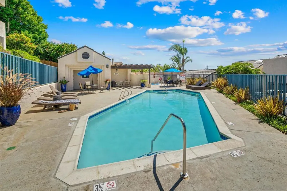 933 Hygeia Avenue Encinitas, CA 92024