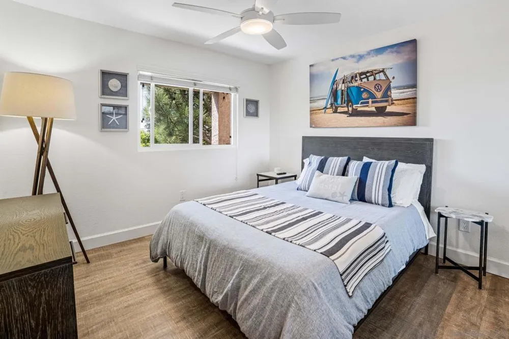 933 Hygeia Avenue Encinitas, CA 92024