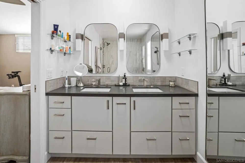 933 Hygeia Avenue Encinitas, CA 92024