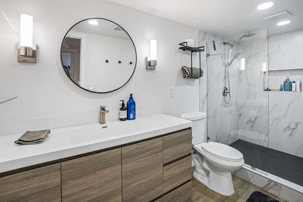933 Hygeia Avenue Encinitas, CA 92024