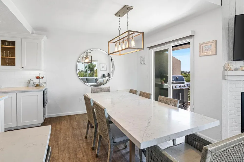 933 Hygeia Avenue Encinitas, CA 92024