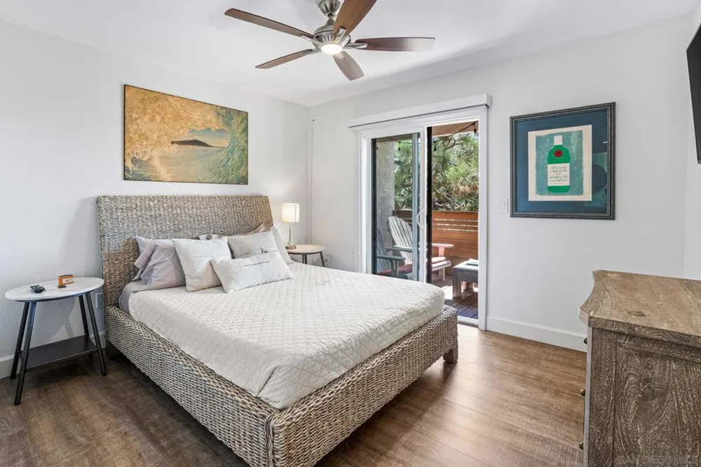 933 Hygeia Avenue Encinitas, CA 92024