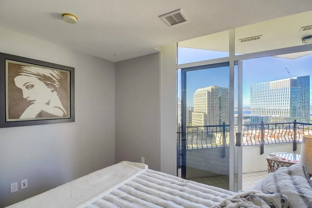 700 W Harbor Dr. #1406 San Diego, CA 92101