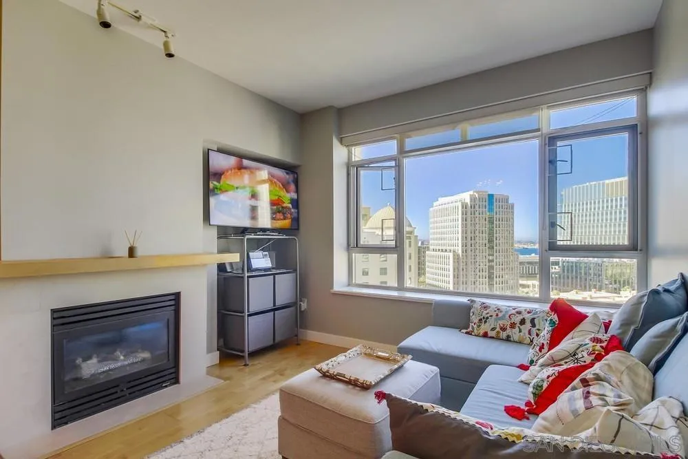 700 W Harbor Dr. #1406 San Diego, CA 92101