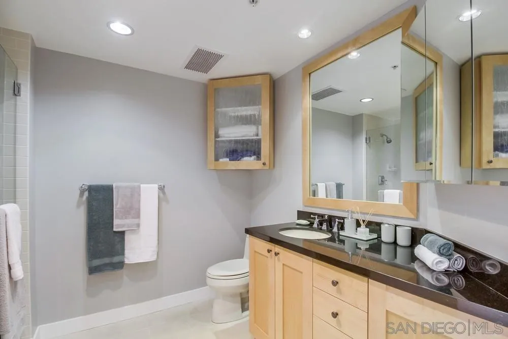 700 W Harbor Dr. #1406 San Diego, CA 92101