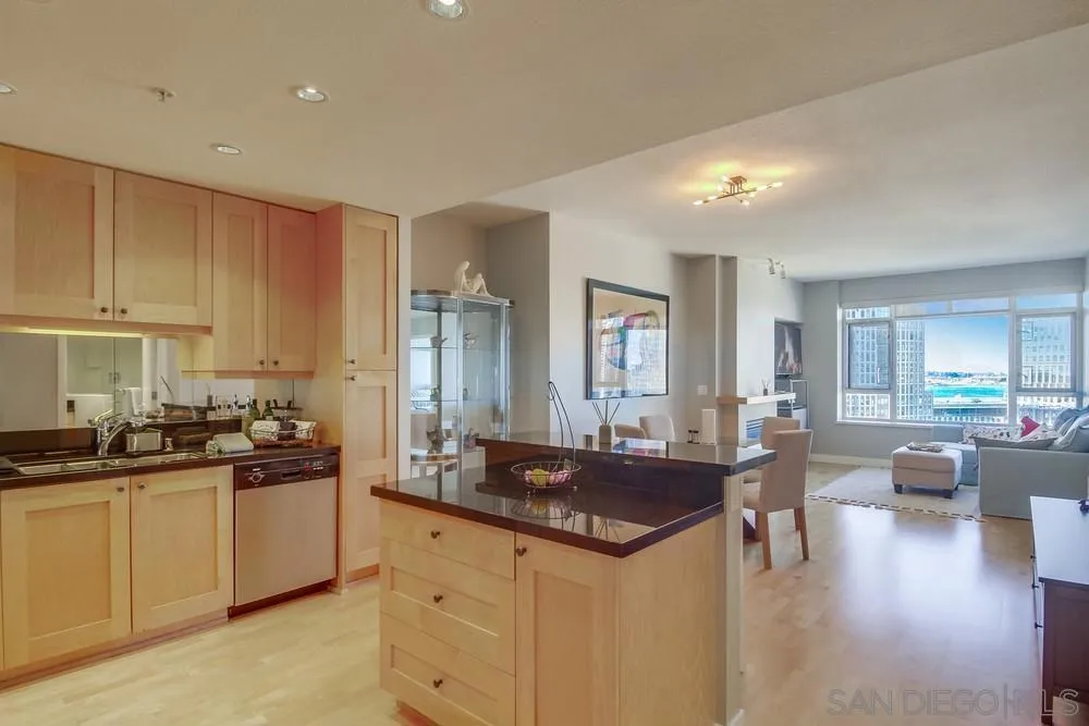 700 W Harbor Dr. #1406 San Diego, CA 92101