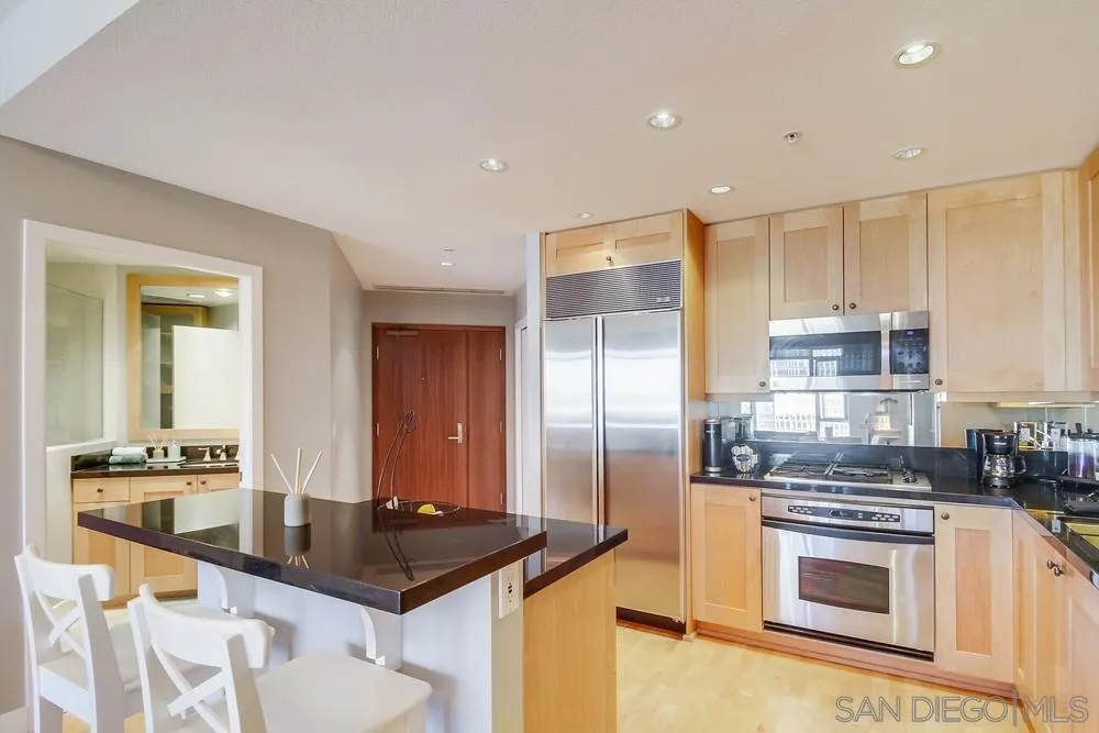 700 W Harbor Dr. #1406 San Diego, CA 92101
